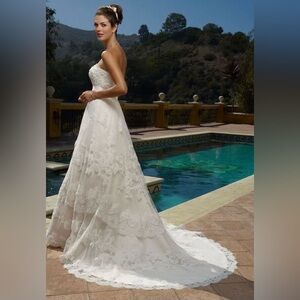 New beautiful wedding dress brand Casablanca Bridal size 18